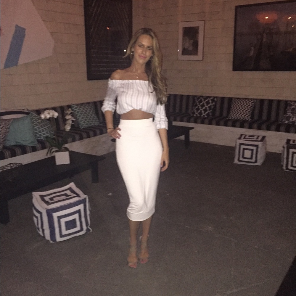 SOLD‼️ Naked wardrobe white skirt size XS
